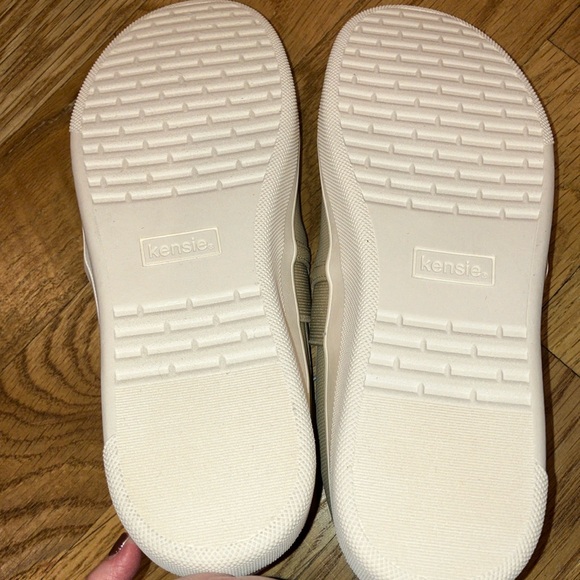 Kensie Stephanie Tan Shoes New in Box Casual White Support Neutral Versatile - Picture 7 of 7